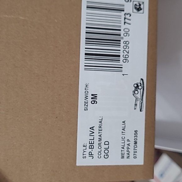 NWT Jessica Simpson Gold Beliva Sandals with Seashell & Pearl Details size 9 - Picture 7 of 7